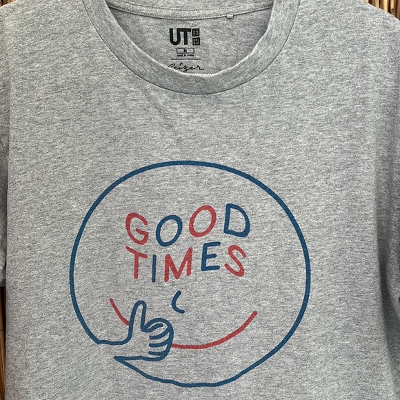 Uniqlo T-Shirt - Picture 2 of 4